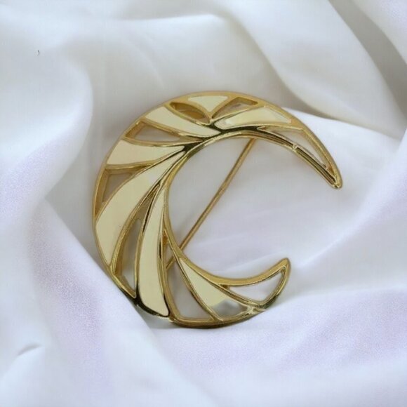 Vintage Monet Brooch With Crescent Design In White Enamel & Gold Tone 2.0" - Picture 1 of 8
